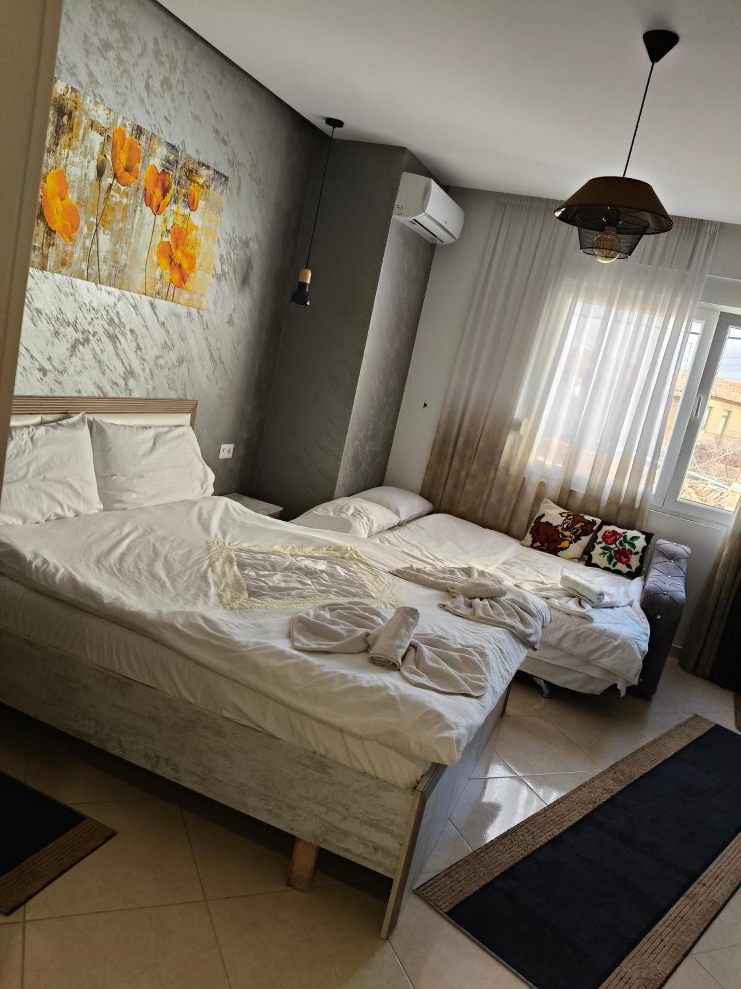 Ajilin Hotel Rooms Korce Cameră foto